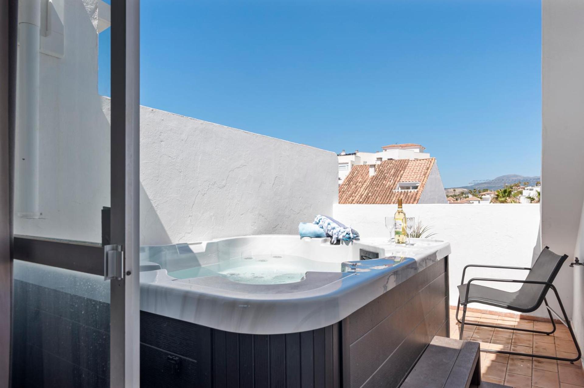 Lovely Penthouse Near Estepona Marina By Costarentals - Ref M15 Екстериор снимка